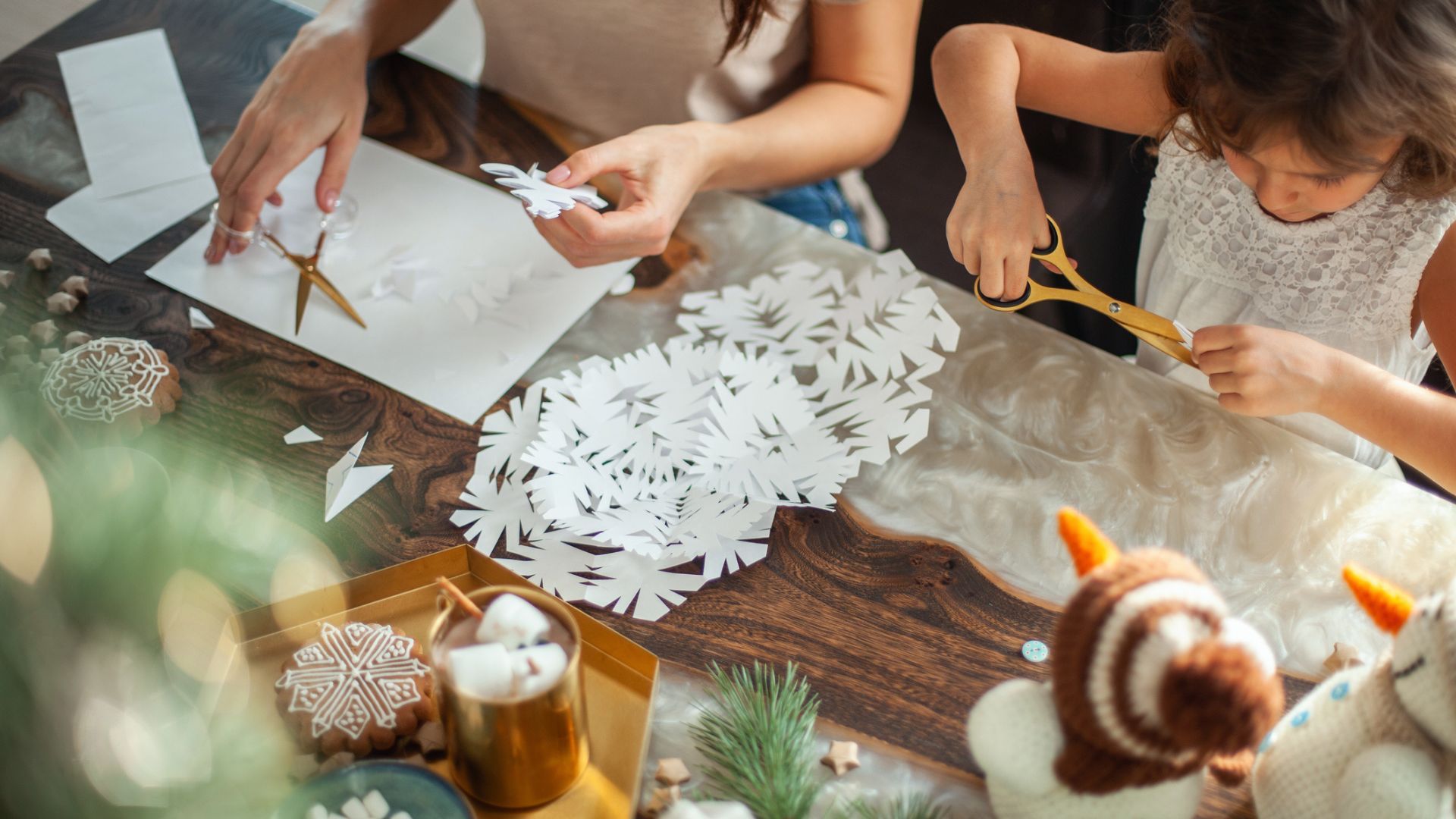 DECK THE ROOM: 5 MAGICAL CHRISTMAS DIY DECORATIONS TO SPRUCE UP YOUR HOLIDAYS!